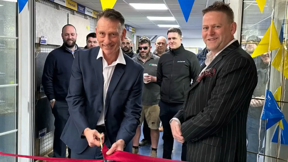Laker opens new indoor paving showroom